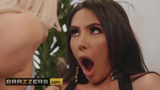 Две красотки с силиконовыми сиськами жарко удовлетворяют своего босса на работе