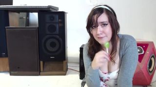 Парень снимает от первого лица, как пьяная девица прыгает на его члене